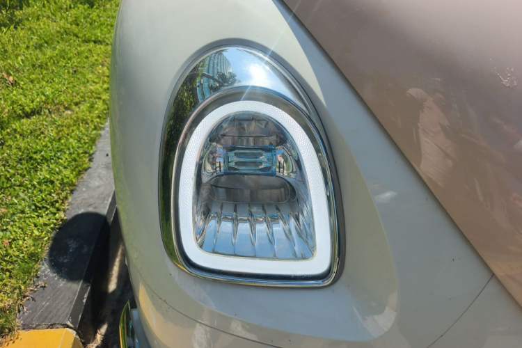 Used ORA Ballet Cat 2022 401 km Nutcracker Edition Right Front Headlight