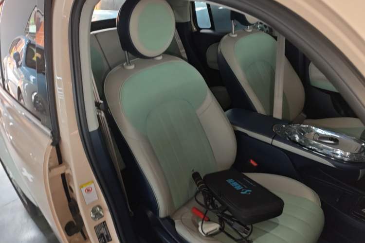 Used ORA Ballet Cat 2022 401 km Alice Edition Right Front Seat