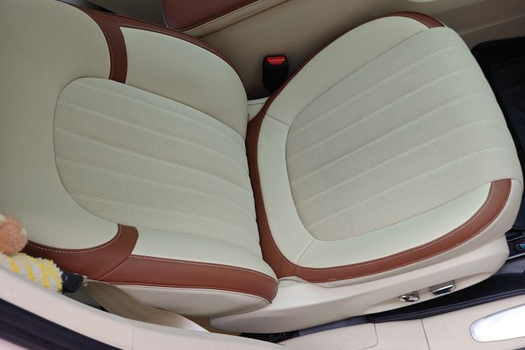 Used ORA Ballet Cat 2022 401 km Nutcracker Edition Right Front Seat