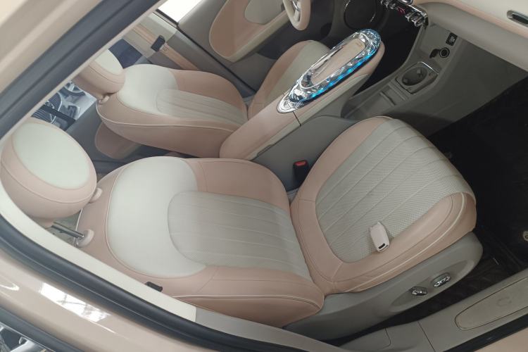 Used ORA Ballet Cat 2022 401 km Nutcracker Edition Right Front Seat