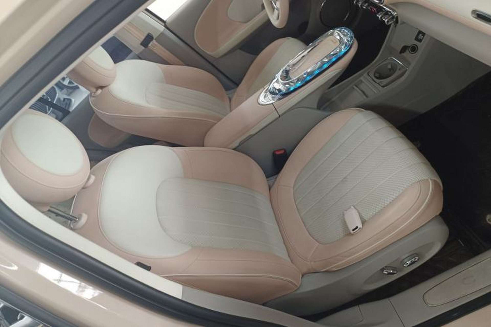 Used ORA Ballet Cat 2022 401 km Nutcracker Edition Right Front Seat