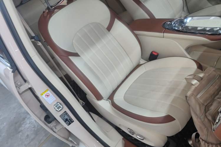 Used ORA Ballet Cat 2022 401 km Nutcracker Edition Right Front Seat