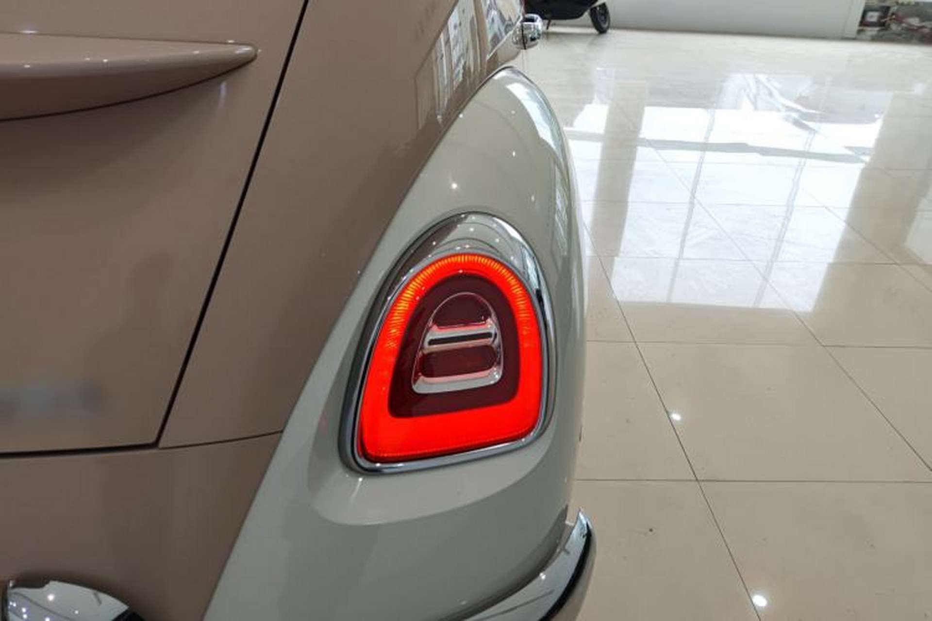 Used ORA Ballet Cat 2022 401 km Nutcracker Edition Right Rear Taillight
