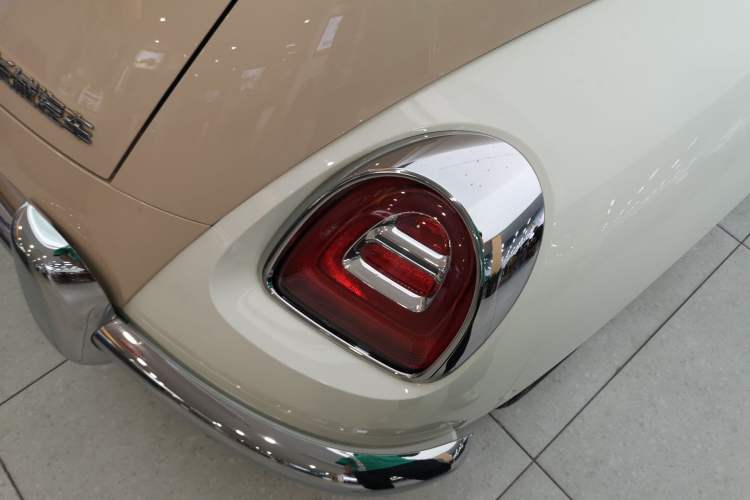 Used ORA Ballet Cat 2022 401 km Nutcracker Edition Right Rear Taillight