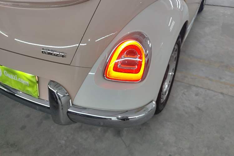 Used ORA Ballet Cat 2022 401 km Nutcracker Edition Right Rear Taillight