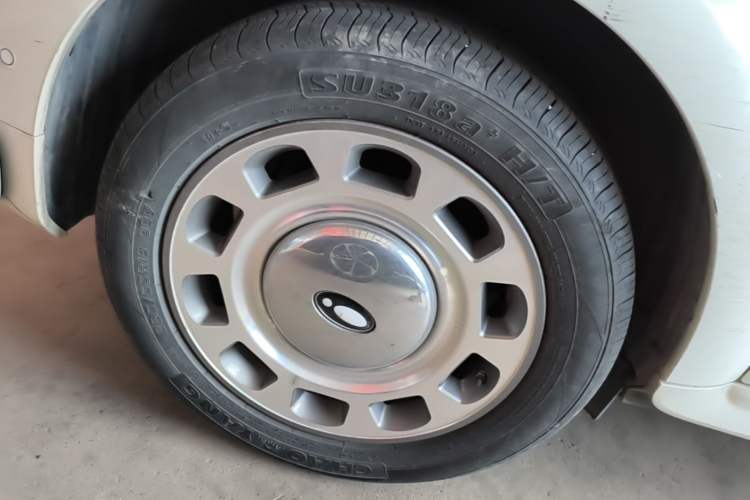 Used ORA Ballet Cat 2022 401 km Nutcracker Edition Right Rear Wheel Hub