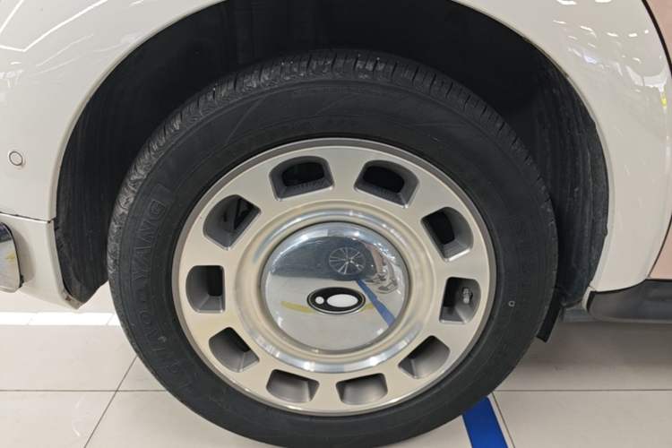 Used ORA Ballet Cat 2022 401 km Nutcracker Edition Right Rear Wheel Hub