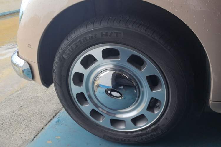 Used ORA Ballet Cat 2022 401 km Nutcracker Edition Right Rear Wheel Hub