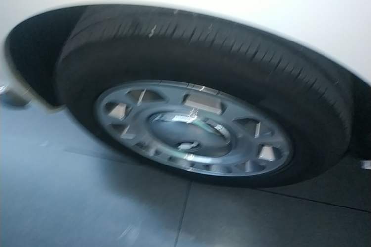 Used ORA Ballet Cat 2022 401 km Nutcracker Edition Right Rear Wheel Hub