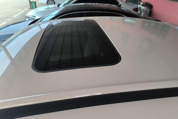 Used ORA Ballet Cat 2022 401 km Nutcracker Edition Roof