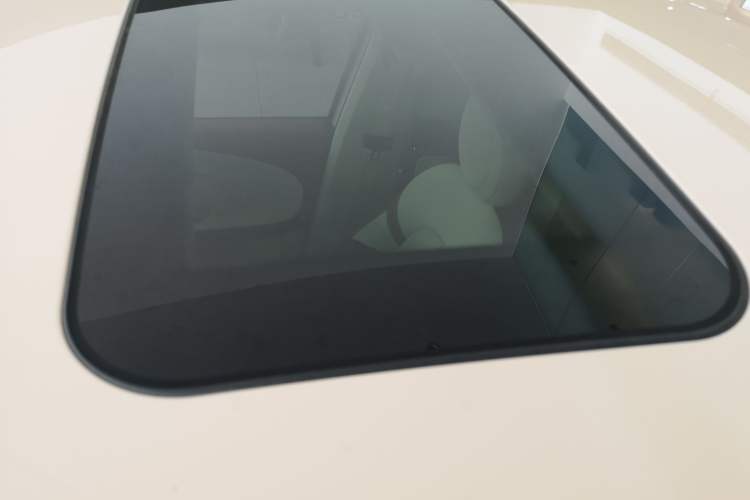 Used ORA Ballet Cat 2022 401 km Nutcracker Edition Roof