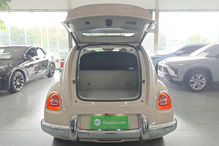 Used ORA Ballet Cat 2022 401 km Nutcracker Edition Trunk