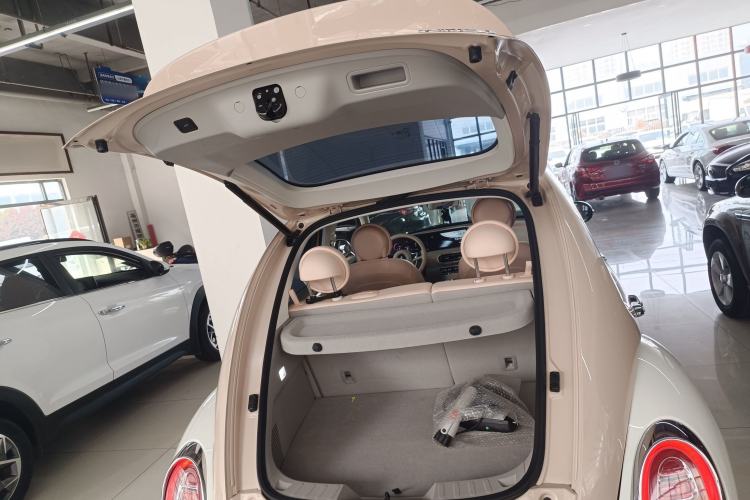 Used ORA Ballet Cat 2022 401 km Nutcracker Edition Trunk