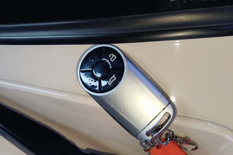 Used ORA Ballet Cat 2022 401 km Nutcracker Edition Vehicle Key