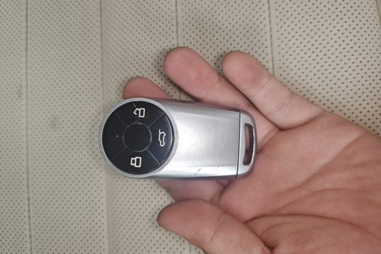 Used ORA Ballet Cat 2022 500 km Swan Lake Edition Vehicle Key