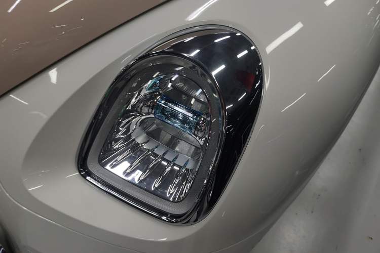 Used ORA Ballet Cat 2022 401 km Nutcracker Edition Left Front Headlight