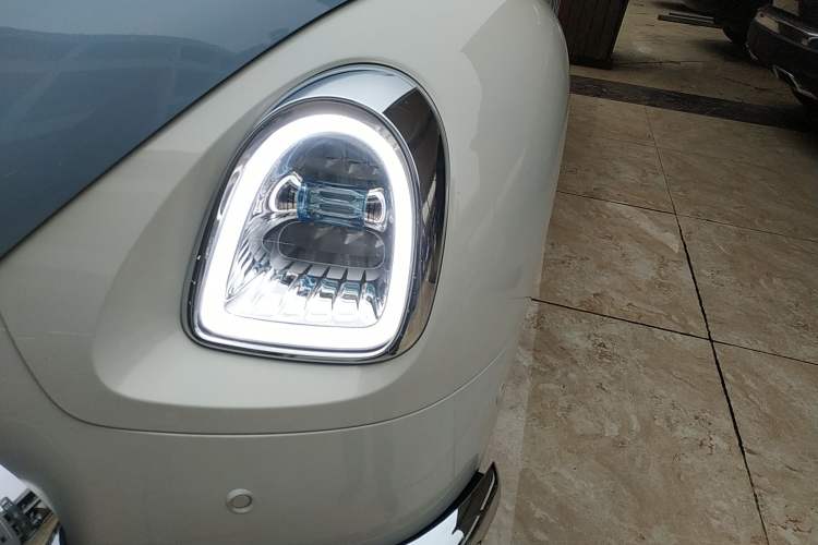 Used ORA Ballet Cat 2022 401 km Nutcracker Edition Left Front Headlight
