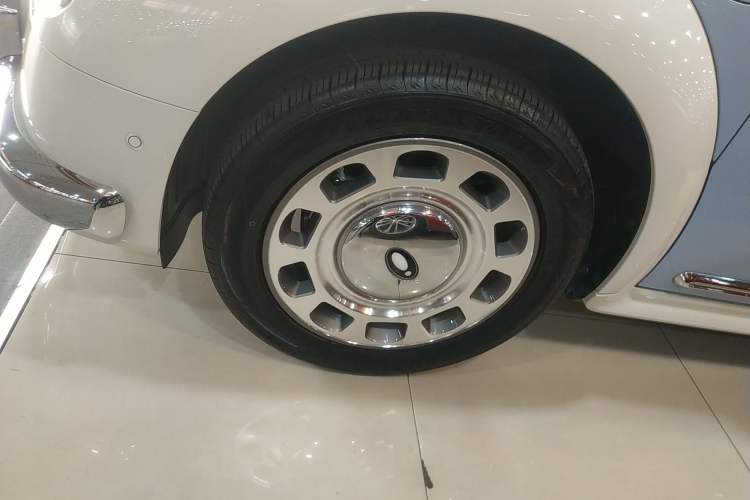 Used ORA Ballet Cat 2022 401 km Nutcracker Edition Left Front Wheel Hub
