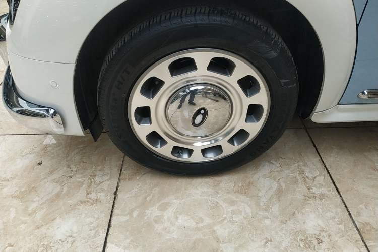 Used ORA Ballet Cat 2022 401 km Nutcracker Edition Left Front Wheel Hub