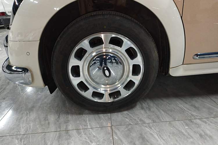 Used ORA Ballet Cat 2022 401 km Nutcracker Edition Left Front Wheel Hub