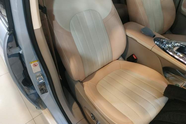 Used ORA Ballet Cat 2022 401 km Nutcracker Edition Right Front Seat