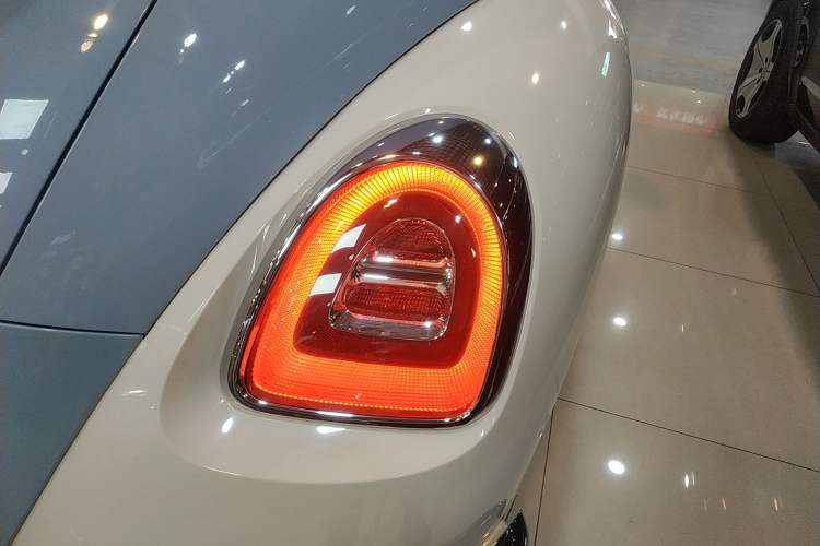 Used ORA Ballet Cat 2022 401 km Nutcracker Edition Right Rear Taillight