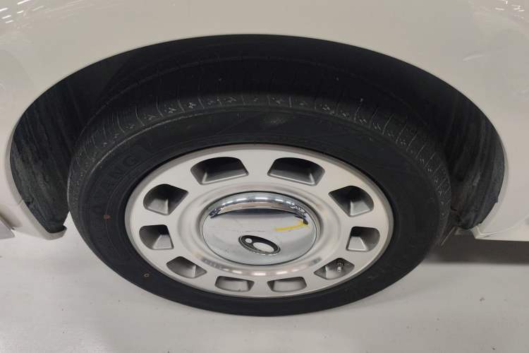 Used ORA Ballet Cat 2022 401 km Nutcracker Edition Right Rear Wheel Hub