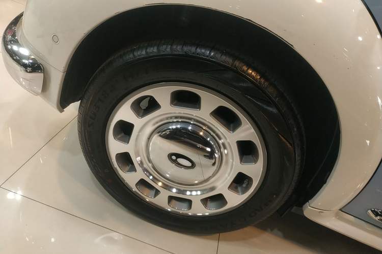 Used ORA Ballet Cat 2022 401 km Nutcracker Edition Right Rear Wheel Hub