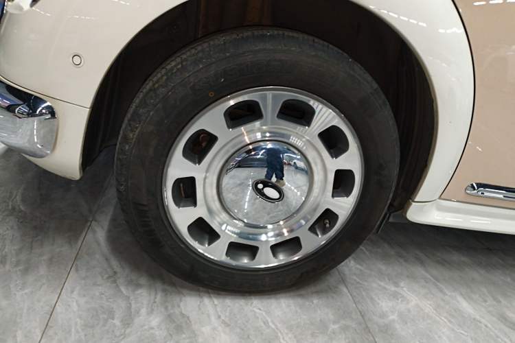 Used ORA Ballet Cat 2022 401 km Nutcracker Edition Right Rear Wheel Hub