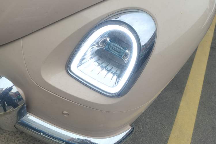 Used ORA Ballet Cat 2022 401 km Nutcracker Edition Left Front Headlight