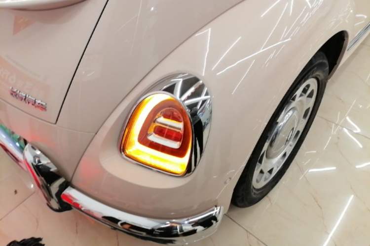 Used ORA Ballet Cat 2022 401 km Nutcracker Edition Right Rear Taillight