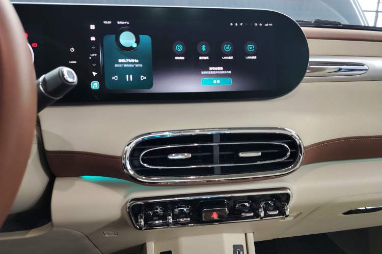 Used ORA Ballet Cat 2023 401 km Luxury Version Audio And AC Panel