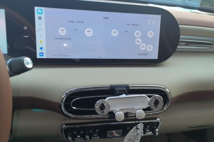 Used ORA Ballet Cat 2023 401 km Luxury Version Audio And AC Panel
