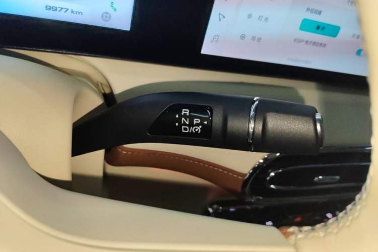 Used ORA Ballet Cat 2023 401 km Luxury Version Gear Lever