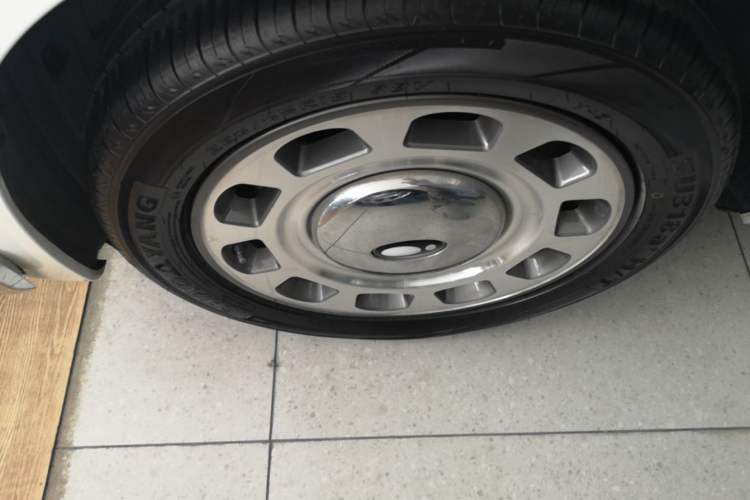 Used ORA Ballet Cat 2023 401 km Luxury Version Left Front Wheel Hub