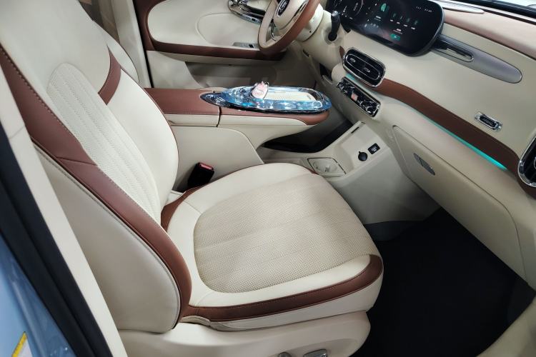 Used ORA Ballet Cat 2023 401 km Luxury Version Right Front Seat