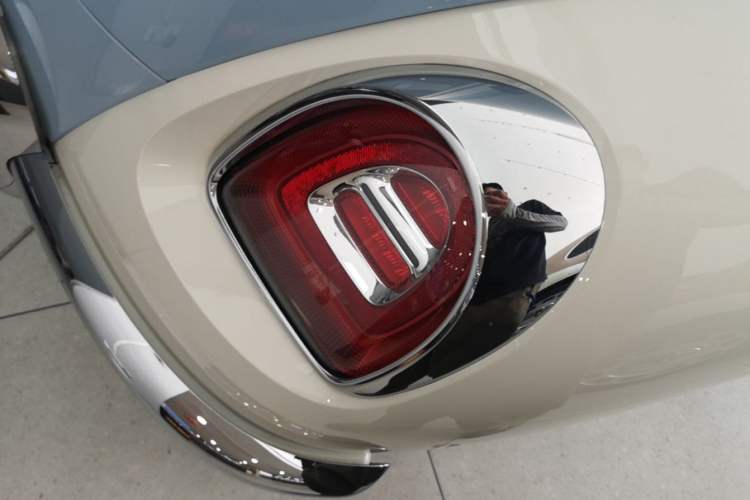 Used ORA Ballet Cat 2023 401 km Luxury Version Right Rear Taillight