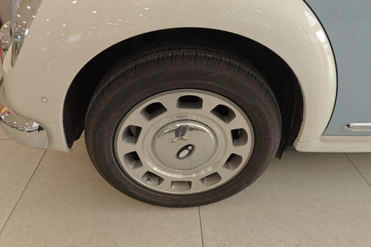Used ORA Ballet Cat 2023 401 km Luxury Version Right Rear Wheel Hub