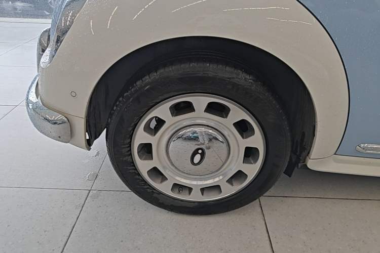 Used ORA Ballet Cat 2023 401 km Luxury Version Right Rear Wheel Hub