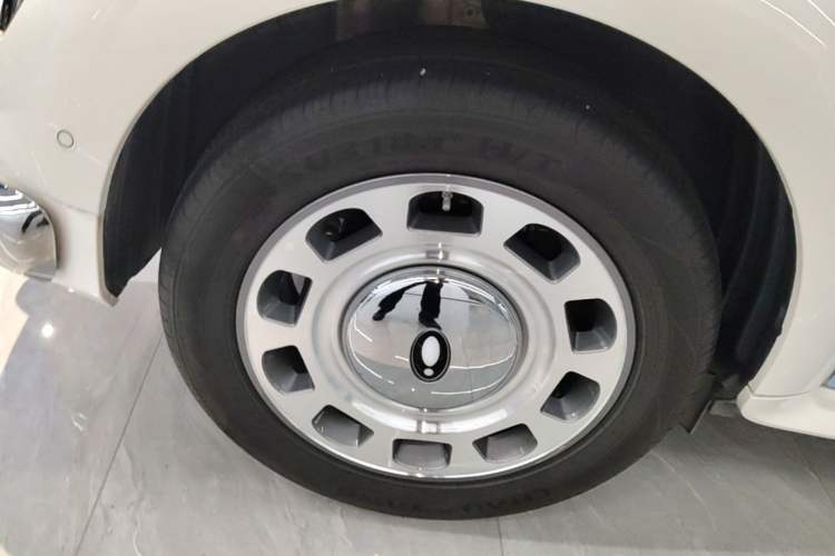 Used ORA Ballet Cat 2023 401 km Luxury Version Right Rear Wheel Hub