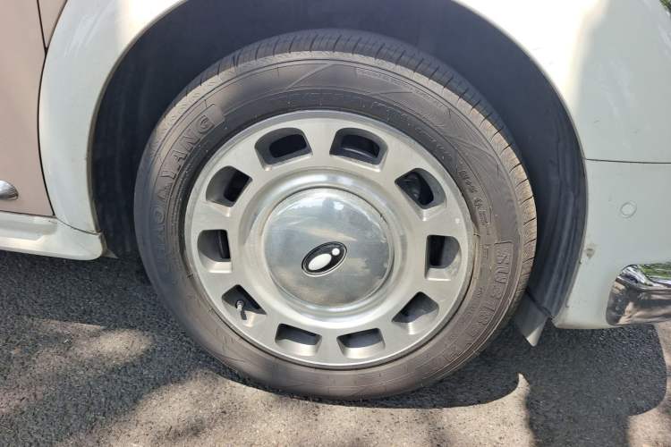 Used ORA Ballet Cat 2023 401 km Luxury Version Right Front Wheel Hub