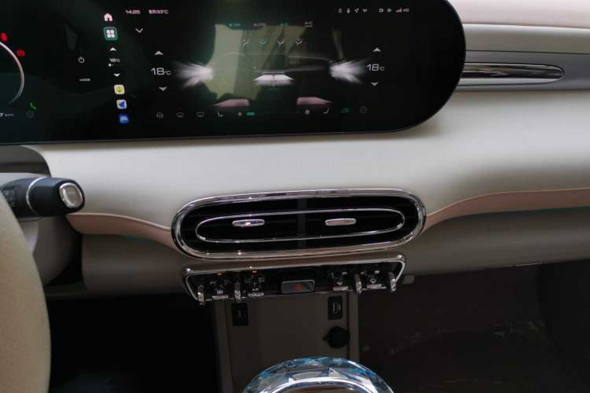 Used ORA Ballet Cat 2023 401 km Luxury Version Audio And AC Panel