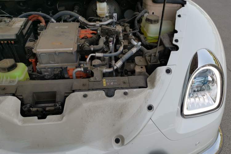 Used ORA Ballet Cat 2023 401 km Luxury Version Engine Bay Left