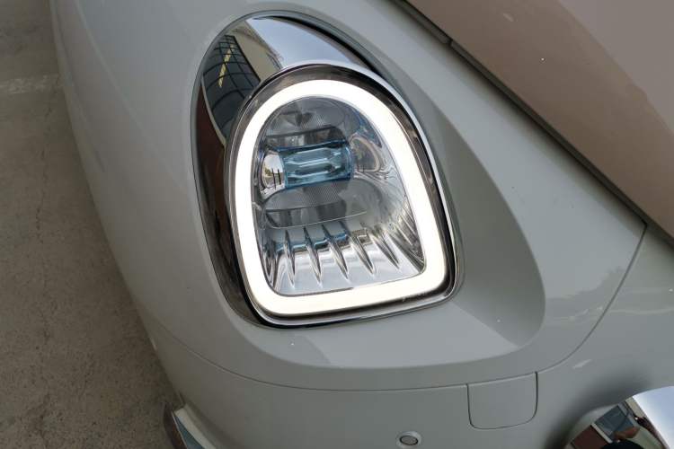 Used ORA Ballet Cat 2023 401 km Luxury Version Right Front Headlight