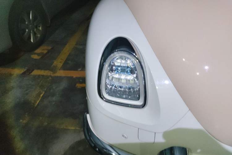 Used ORA Ballet Cat 2023 401 km Luxury Version Right Front Headlight