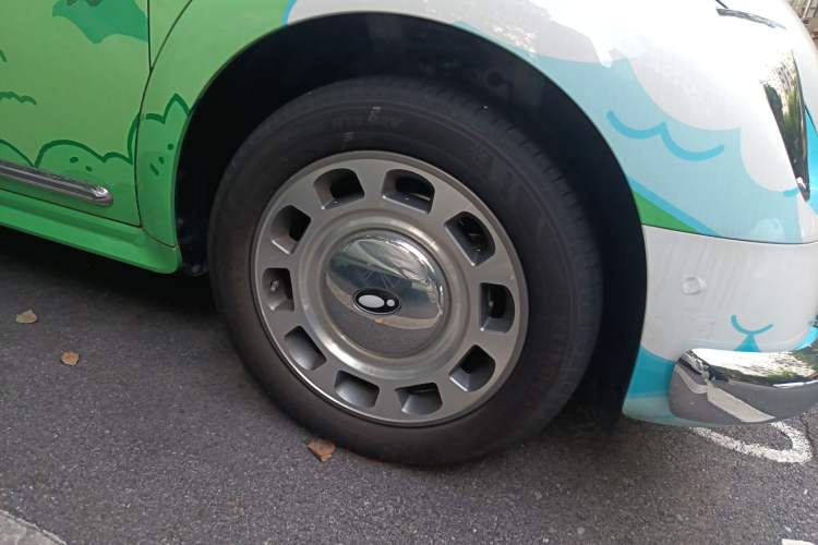 Used ORA Ballet Cat 2023 401 km Luxury Version Right Front Wheel Hub