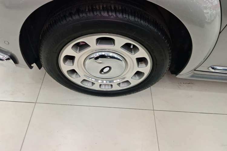Used ORA Ballet Cat 2023 401 km Luxury Version Left Front Wheel Hub