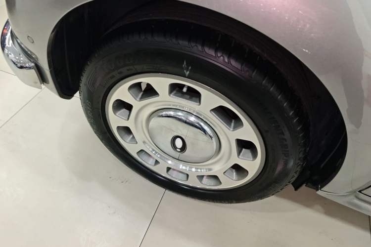 Used ORA Ballet Cat 2023 401 km Luxury Version Right Rear Wheel Hub