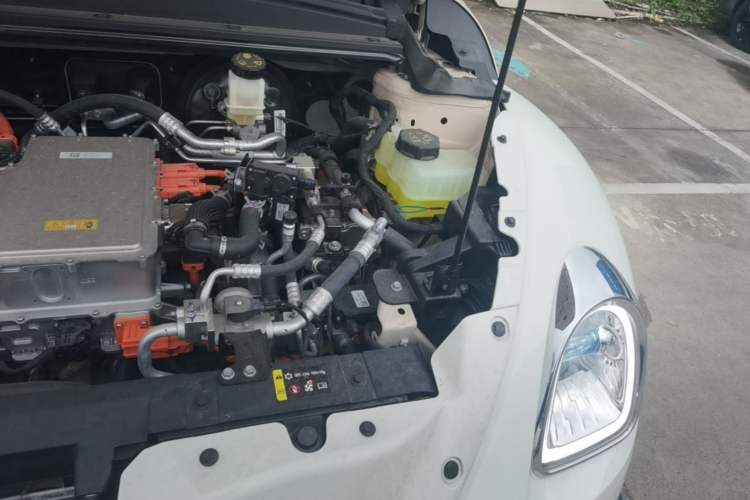 Used ORA Ballet Cat 2023 401 km Luxury Version Engine Bay Left