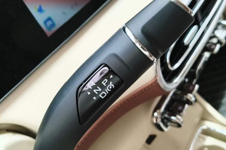 Used ORA Ballet Cat 2023 401 km Luxury Version Gear Lever